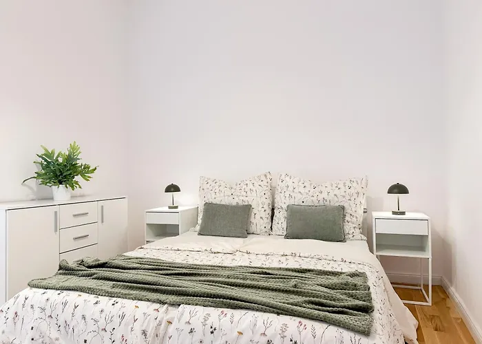 Apartment Real Living By Refa - New Town 216