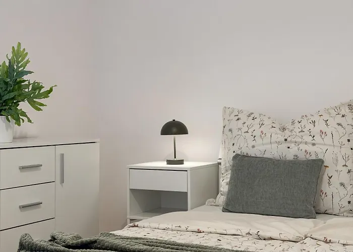 Real Living By Refa - New Town 216